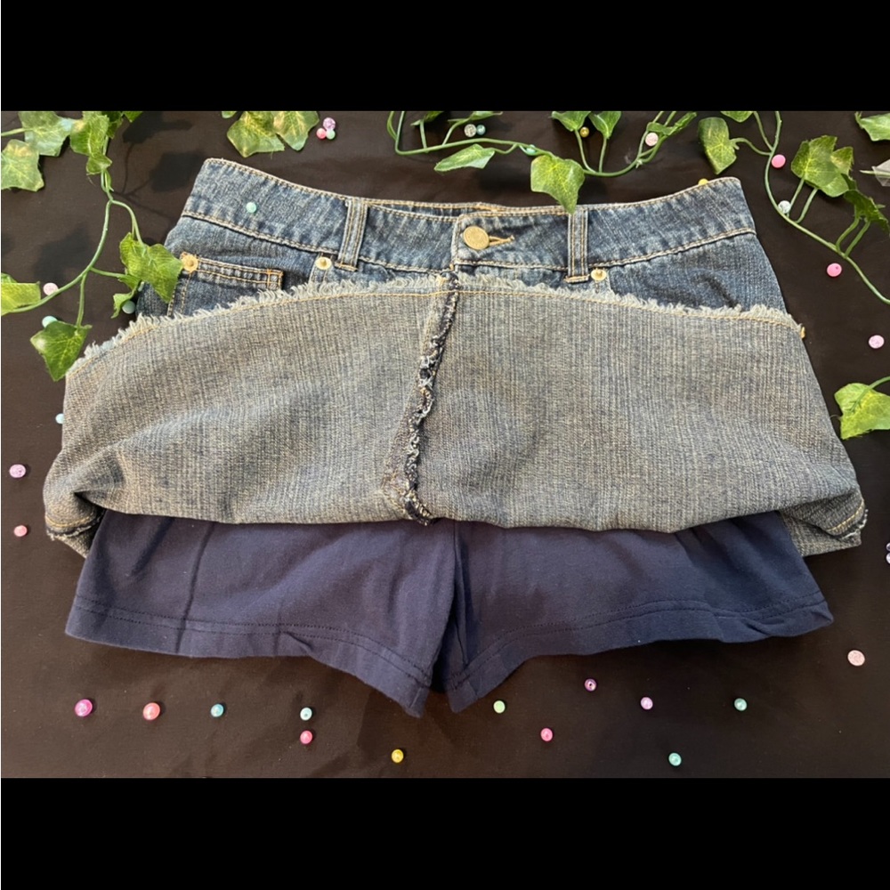 Y2k Denim Mini Skirt 🎀 - Picture 3 of 3